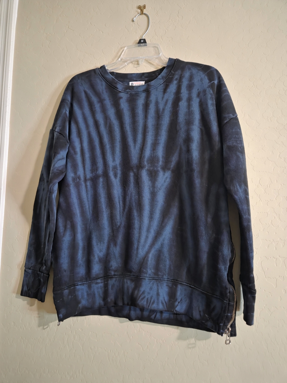 Sundry For Evereve Black & Blue Tie-Dye Crewneck Sweater with Side Zipper